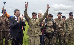 Le vétéran américain Tom Rice a sauté en parachute pour le 75e anniversaire du débarquement, le 5 juin 2019.