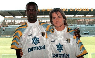 Daniel Bravo sous le maillot de Parme avec Lilian Thuram, en mai 1996.
