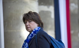 Martine Aubry, première secrétaire du Parti socialiste, a estimé que la mort mardi d'un nouveau soldat français en Afghanistan "ne viendra pas entraver les objectifs fixés par le président François Hollande" de retrait des troupes françaises de ce pays.