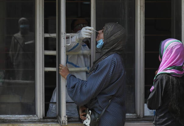 Coronavirus: La France envoie à son tour de l'oxygène à l'Inde, toujours au plus mal