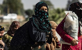 L'offensive turque contre les Kurdes dans e nord-est de la Syrie, lancé le 9 octobre, a mis 160.000 personnes sur les routes et a aussi permis la fuite de sympathisants de l'EI .