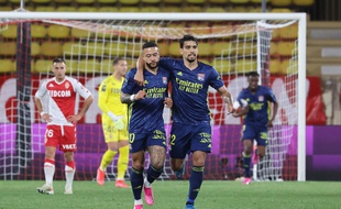 Memphis Depay (à g.) a été déterminant dimanche soir sur la pelouse du stade Louis-II