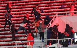 Un match de Copa Sudamericana vire au chaos en tribunes, plus de 100 arrestations