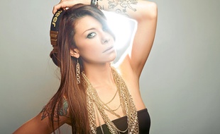 Maeva a sorti le 2 septembre son deuxième single, " Living on video ".
