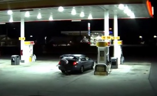 La victime a réussi à sortir du coffre alors que son kidnappeur s'était arrêté à une station-service.