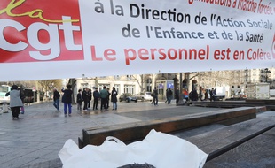 Les dératiseurs de Paris ont manifesté, ce mardi, avec un rat mort sous leur banderole.