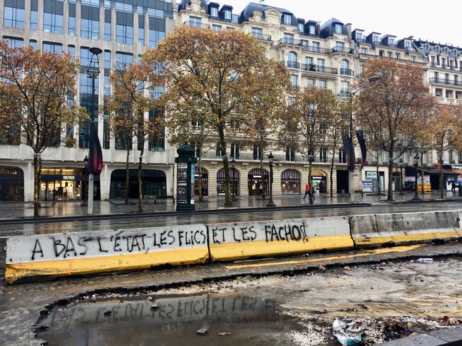 Samedi 24 novembre, des débordements ont émaillé la manifestation des gilets jaunes à Paris, notamment dans le secteur des Champs-Elysées.