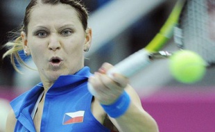 La Russie et la République tchèque sont dos à dos (1-1) en finale de la Fed Cup après les victoires des N.1 de chaque camp, Svetlana Kuznetsova et Petra Kvitova, samedi à Moscou.