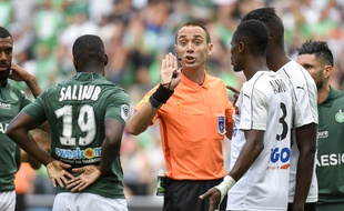 Les joueurs de l'ASSE n'ont pas compris l'arbitrage de Thomas Léonard ce dimanche.