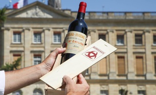 Une bouteille de vin de Bordeaux va être offerte à Trump lors de sa venue au G7 de Biarritz.