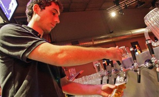 Le Ninkasi produit 4 500 hectolires de bière par an, dont 60 % vendus à la pression.