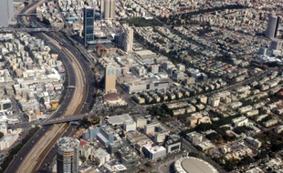 Vue de Tel Aviv depuis un avion attérissant à l'aéroport Ben Gourion, le 22 février 2015