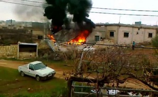 L'armée syrienne a pris d'assaut samedi soir Idleb après avoir violemment bombardé cette ville rebelle où 14 civils ont péri, a rapporté une ONG syrienne.