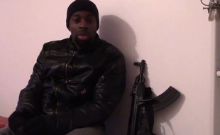 Amedy Coulibaly dans une vidéo posthume diffusée sur les réseaux sociaux le 11 janvier 2015.