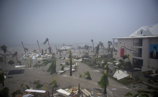 L'hôtel Mercure à Marigot, sur l'île de Saint-Martin, pendant le passage de l'ouragan Irma
