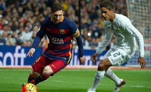 Le défenseur du Real Madrid Raphaël Varane, le 21 novembre 2015, contre le FC Barcelone.