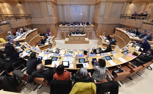 Les élus de la région Languedoc-Roussillon- Midi-Pyrénées réunis en commission permanente dans l'hémicycle à Montpellier