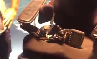 Elle lance un appel sur Twitter après que la compagnie United Airlines ait cassé le fauteuil roulant de son frère.