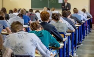Des lycéens pendant une épreuve du bac. Illustration.