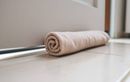 Cette astuce express stoppe une porte qui claque sans outil ni démontage