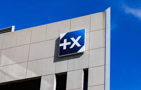 Après un refus de priorité, un véhicule termine dans une banque du Gers