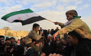Les chefs de diplomatie arabes ont adopté dimanche une nouvelle initiative pour un règlement en Syrie prévoyant un transfert de pouvoirs du président Bachar al-Assad à son adjoint et un cabinet d'union, avec l'intention d'obtenir le soutien de l'ONU à leur plan.