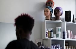 Les coiffeurs afro du Xe arrondissement menacés par la fermeture à 20h
