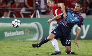 L'attaquant israélien Ben Sahar, en septembre 2010 contre Lyon, à tel Aviv.