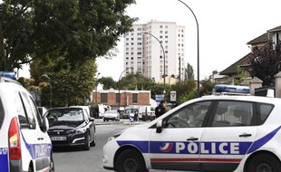 Intervention de la police après la découverte d'un laboratoire clandestin d'explosifs, le 6 septembre 2017 à Villejuif, près de Paris