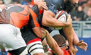 Sébastien Chabal a été très présent dans le combat face à Narbonne.
