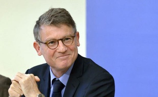 Vincent Peillon, le 15 octobre 2012, lors d'une réunion avec les syndicats de l'Education, au ministère de l'Education nationale.