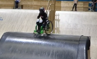 Lily Rice, 13 ans, est devenue la première européenne à réaliser un backflip en fauteuil