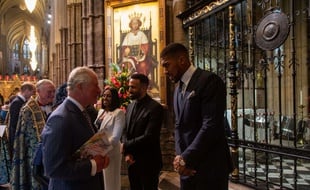 Le Prince Charles en pleine discussion avec Anthony Joshua