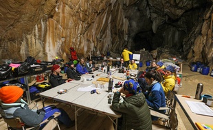 Quatorze volontaires sont enfermés, sans lumière naturelle, depuis douze jours dans la grotte de Lombrives.