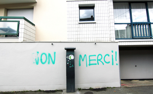 Un tag autour d'un horodateur installé dans la rue Jacques-Cassard à Rennes, où le stationnement était devenu payant.