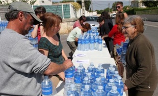 Trois litres d'eau ont été donnés aux habitants et 3 camions-citernes mobilisés.