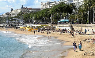 La plage de la Croisette, à Cannes.