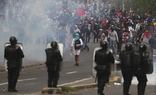 Violences lors d'une manifestation à Quito, le 9 octobre 2019.