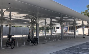 La Cyclo station est située sur le parvis de la gare nord à Nantes