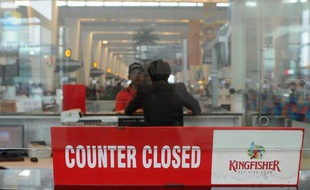 La compagnie aérienne indienne Kingfisher Airlines, dont la licence a été suspendue, affirme pouvoir redémarrer ses opérations sans aide financière extérieure après la fin de la grève de ses personnels, a indiqué vendredi un responsable de l'aviation civile.