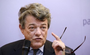 Jean-Louis Borloo, président de l'UDI, a démenti jeudi avoir, lors de son séjour d'un mois à Bercy en mai 2007, orienté vers le choix d'une procédure d'arbitrage pour régler le dossier Tapie-Adidas.