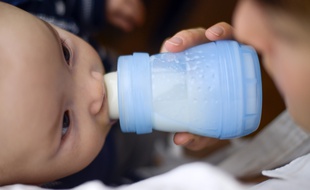 Douze lots de lait infantile contaminé ont été rappelés.