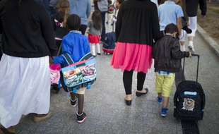 Saint Ouen le 03 septembre 2013. Illustration premier jour de rentree a la nouvelle ecole primaire PEF de l'ecoquartier des Docks. Cartables. Ecoliers.
