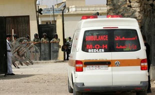Un Palestinien a été tué et deux autres blessés, dont un enfant, samedi soir lors d'un raid aérien israélien à Jabaliya, dans le nord de la bande de Gaza, a-t-on indiqué de sources médicales palestiniennes.