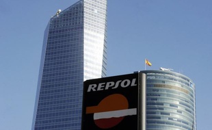 La compagnie pétrolière espagnole Repsol a attaqué devant la justice espagnole son ex-filiale YPF pour "concurrence déloyale" concernant l'exploitation de l'important gisement argentin de pétrole et de gaz de Vaca Muerta, a annoncé jeudi à l'AFP un porte-parole du groupe.
