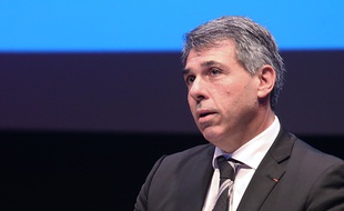 Jean-Claude Delage, le secrétaire général du syndicat Alliance Police Nationale lors d'un discours à Troyes, le 5 novembre 2015.