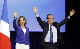 Ségolène Royal et François Hollande, réunis sur la scène du Parc des Expositions de Rennes, mercredi 4 avril, dans le cadre d'un meeting du candidat socialiste à la présidentielle.