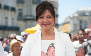Carinne Teyssandier dans l'émission «Village Depart» de France 3, en 2013.