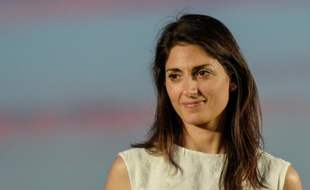 Virginia Raggi, candidate du Mouvement 5 Etoiles (M5S), lors d'un meeting de campagne à Ostia Lido près de Rome, le 17 juin 2016