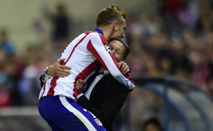 Antoine Griezmann félicité par son entraîneur, le 22 octobre 2014.